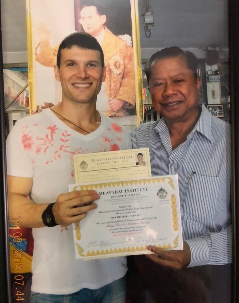 Certificat de Muay Thai Institute (Bangkok) sub Ministerul Educatiei (Thailanda) si World Muay Thai Council
